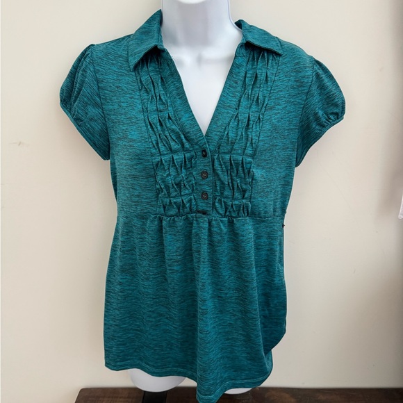 Green and Blue Pleated Cap Sleeve Blouse with Notched Collar - Picture 1 of 3
